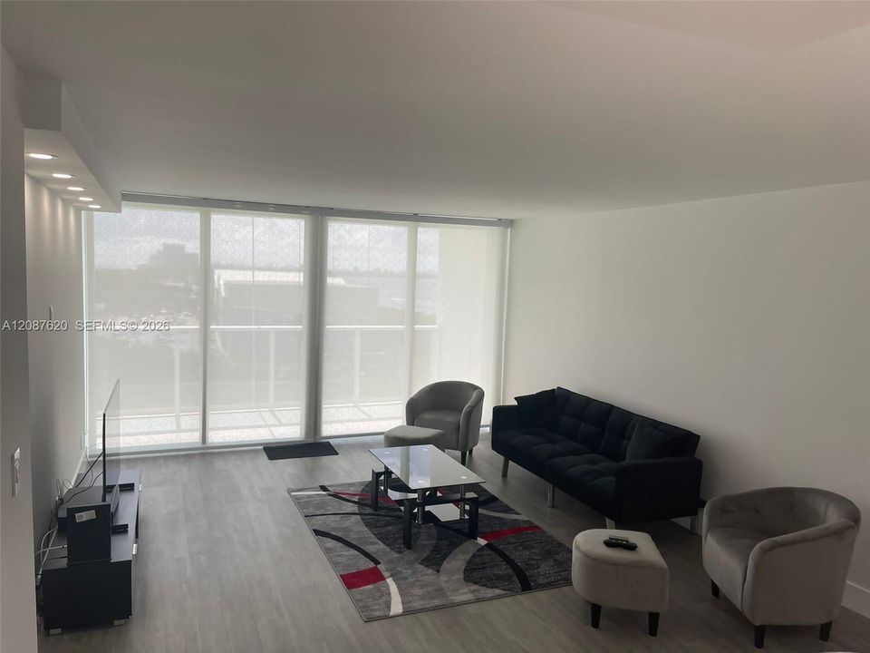 For Rent: $2,800 (1 beds, 1 baths, 991 Square Feet)