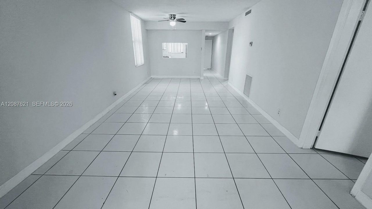 For Sale: $225,000 (2 beds, 2 baths, 1068 Square Feet)
