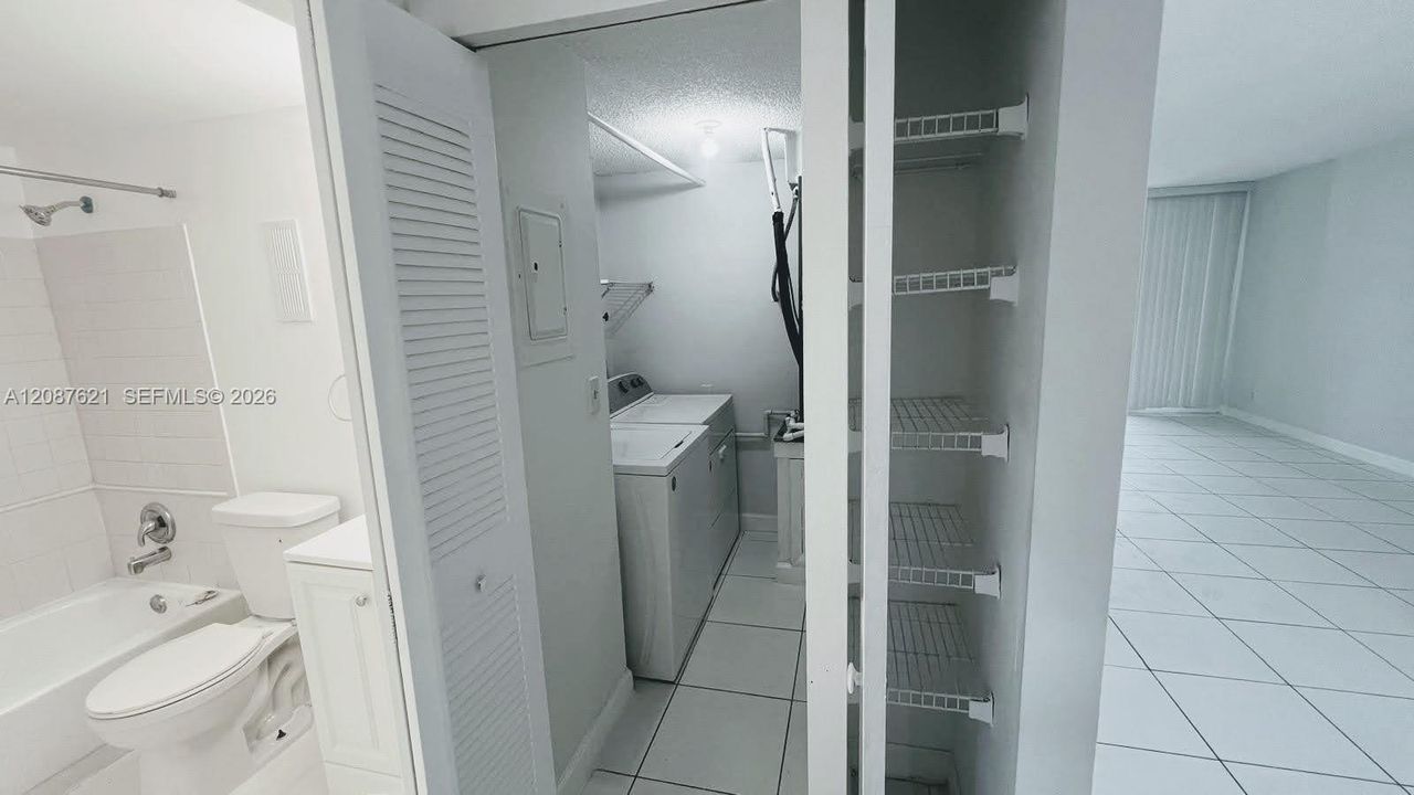 For Sale: $225,000 (2 beds, 2 baths, 1068 Square Feet)