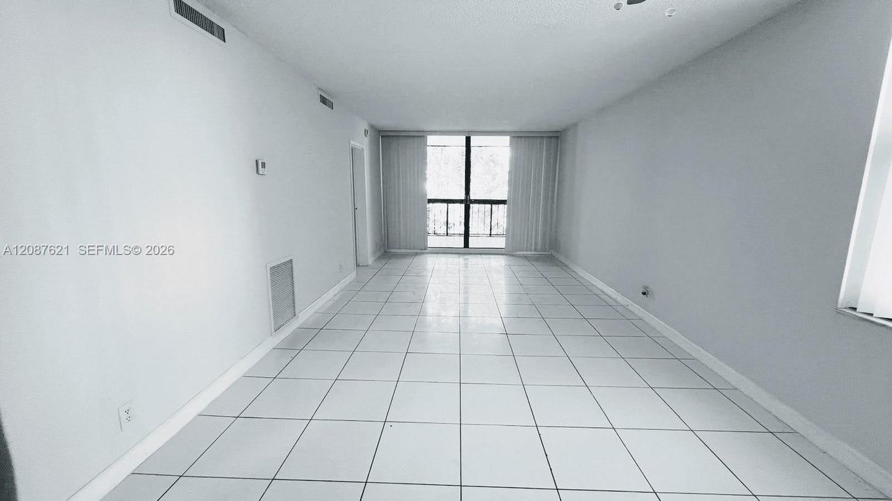 For Sale: $225,000 (2 beds, 2 baths, 1068 Square Feet)