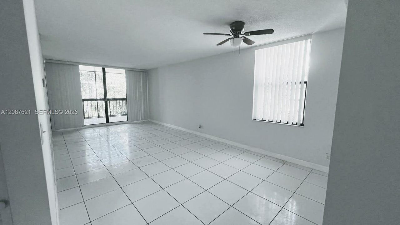 For Sale: $225,000 (2 beds, 2 baths, 1068 Square Feet)