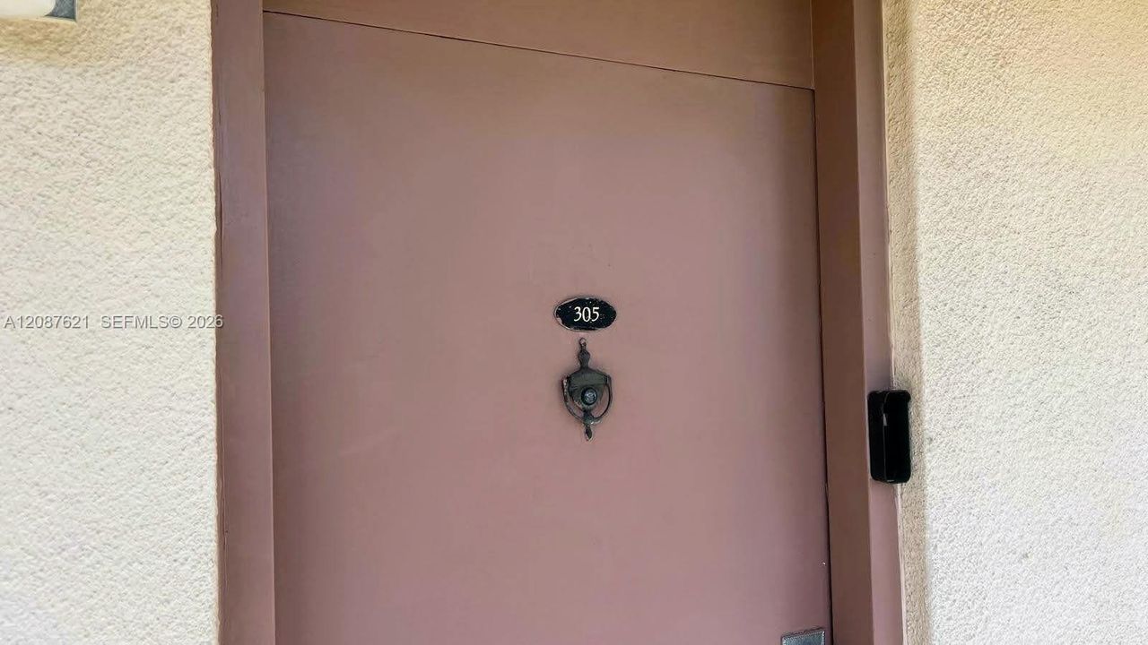 For Sale: $225,000 (2 beds, 2 baths, 1068 Square Feet)