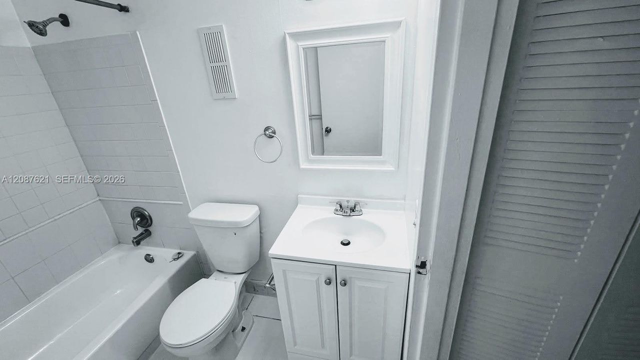 For Sale: $225,000 (2 beds, 2 baths, 1068 Square Feet)