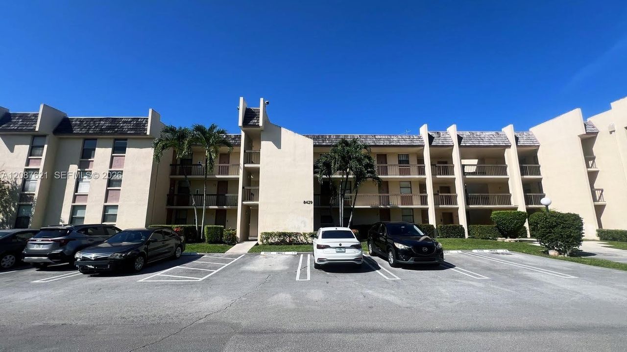 For Sale: $225,000 (2 beds, 2 baths, 1068 Square Feet)