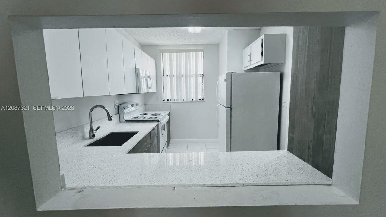 For Sale: $225,000 (2 beds, 2 baths, 1068 Square Feet)