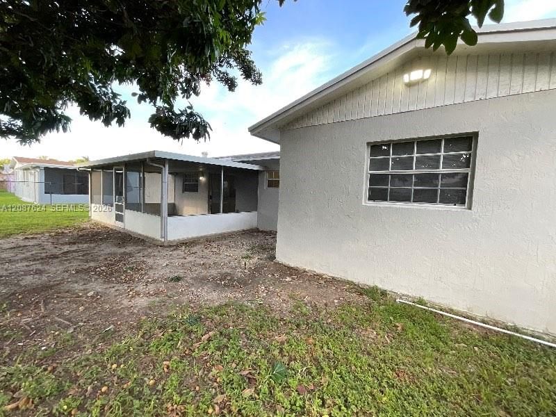 For Rent: $2,440 (3 beds, 2 baths, 1643 Square Feet)