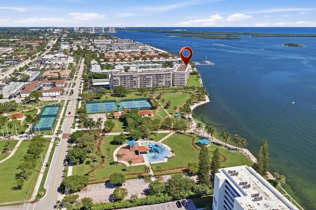 На продажу: $449,000 (2 спален, 2 ванн, 1440 Квадратных фут)