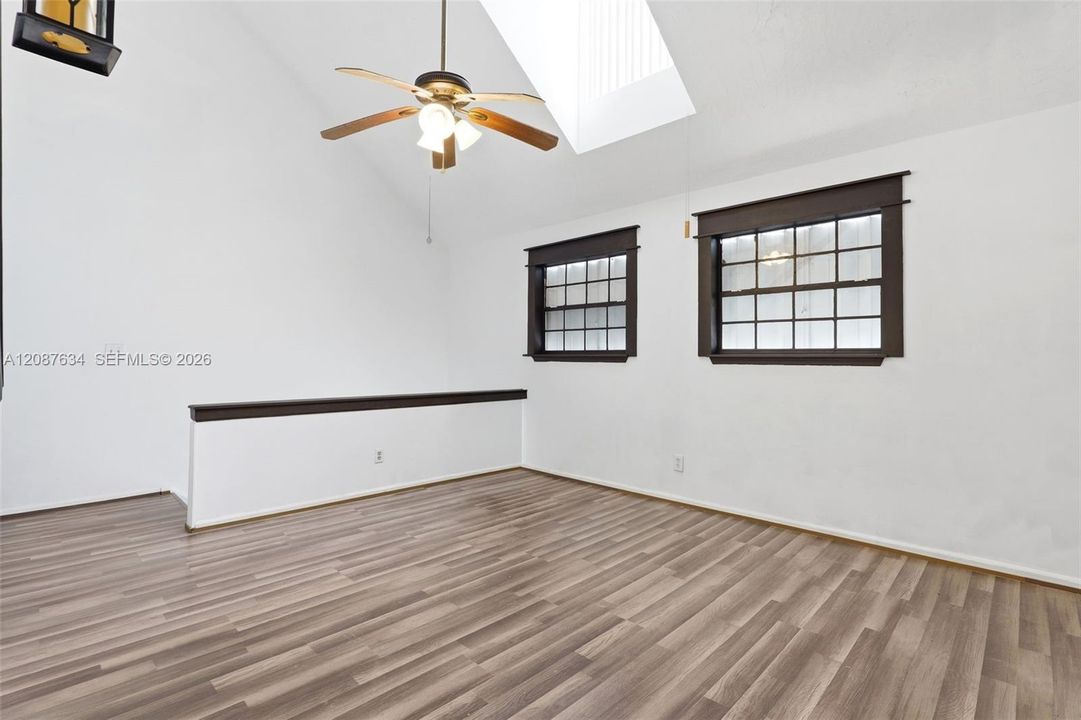 207 SE 6th Avenue