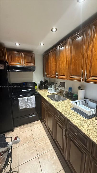 For Sale: $175,000 (1 beds, 1 baths, 778 Square Feet)
