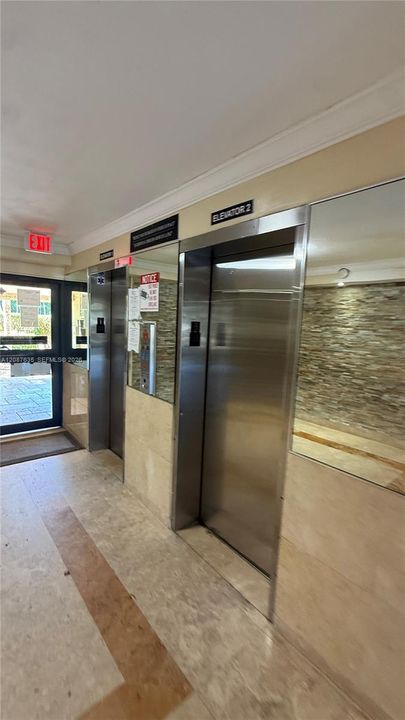 For Sale: $175,000 (1 beds, 1 baths, 778 Square Feet)