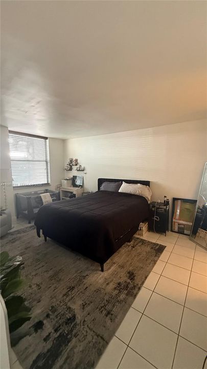 For Sale: $175,000 (1 beds, 1 baths, 778 Square Feet)