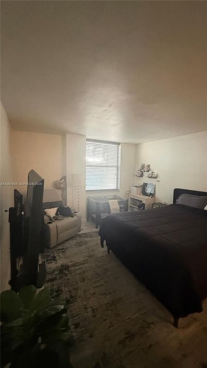 For Sale: $175,000 (1 beds, 1 baths, 778 Square Feet)
