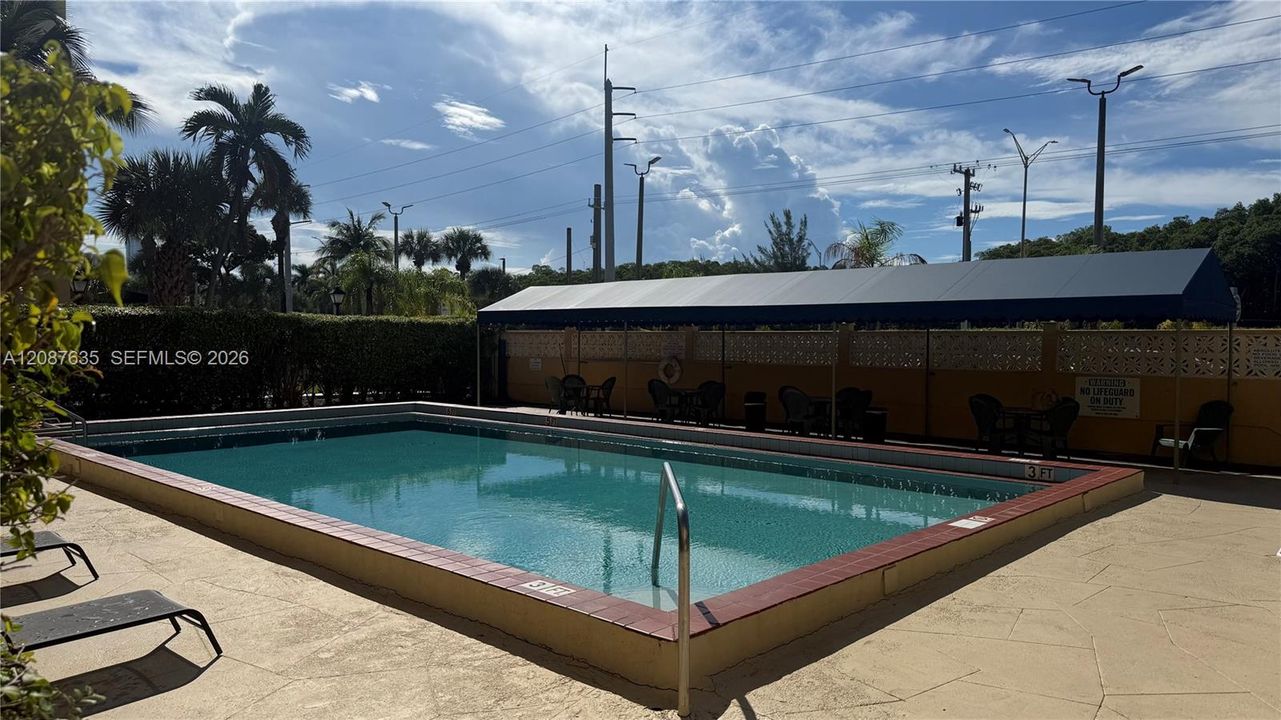 For Sale: $175,000 (1 beds, 1 baths, 778 Square Feet)