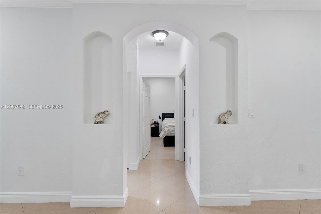 For Sale: $447,000 (3 beds, 2 baths, 1252 Square Feet)