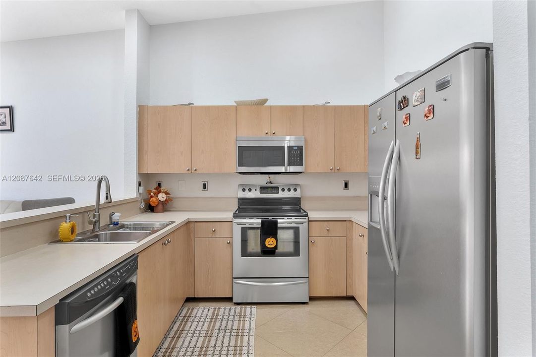 For Sale: $447,000 (3 beds, 2 baths, 1252 Square Feet)
