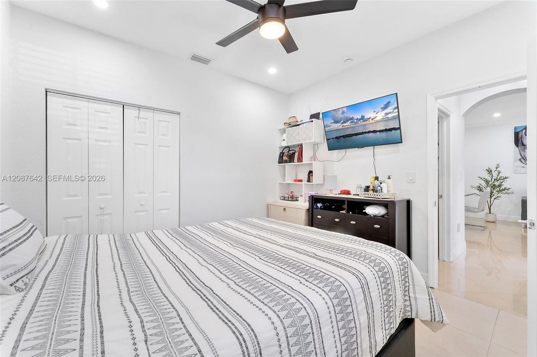 For Sale: $447,000 (3 beds, 2 baths, 1252 Square Feet)