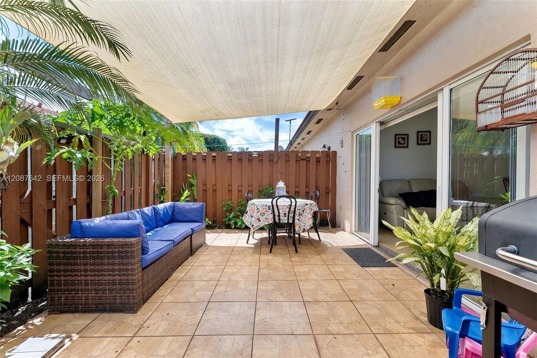 For Sale: $447,000 (3 beds, 2 baths, 1252 Square Feet)