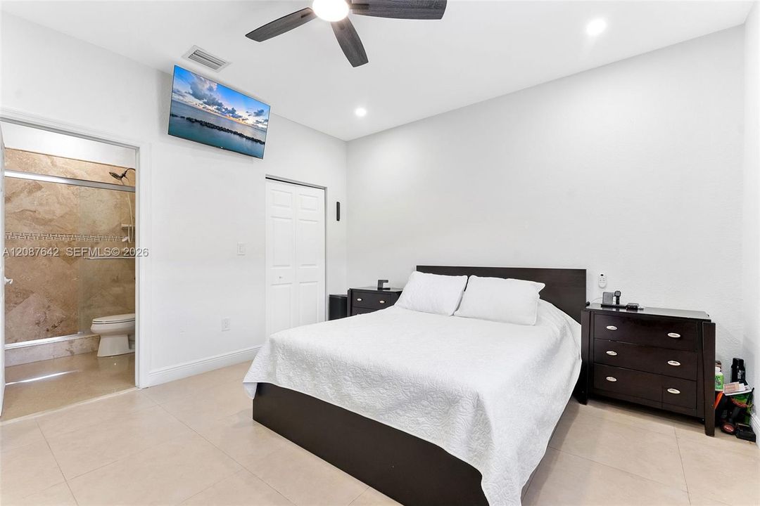 For Sale: $447,000 (3 beds, 2 baths, 1252 Square Feet)