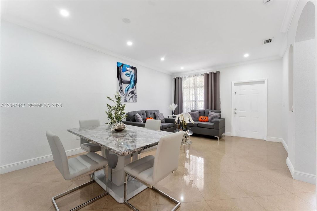 For Sale: $447,000 (3 beds, 2 baths, 1252 Square Feet)