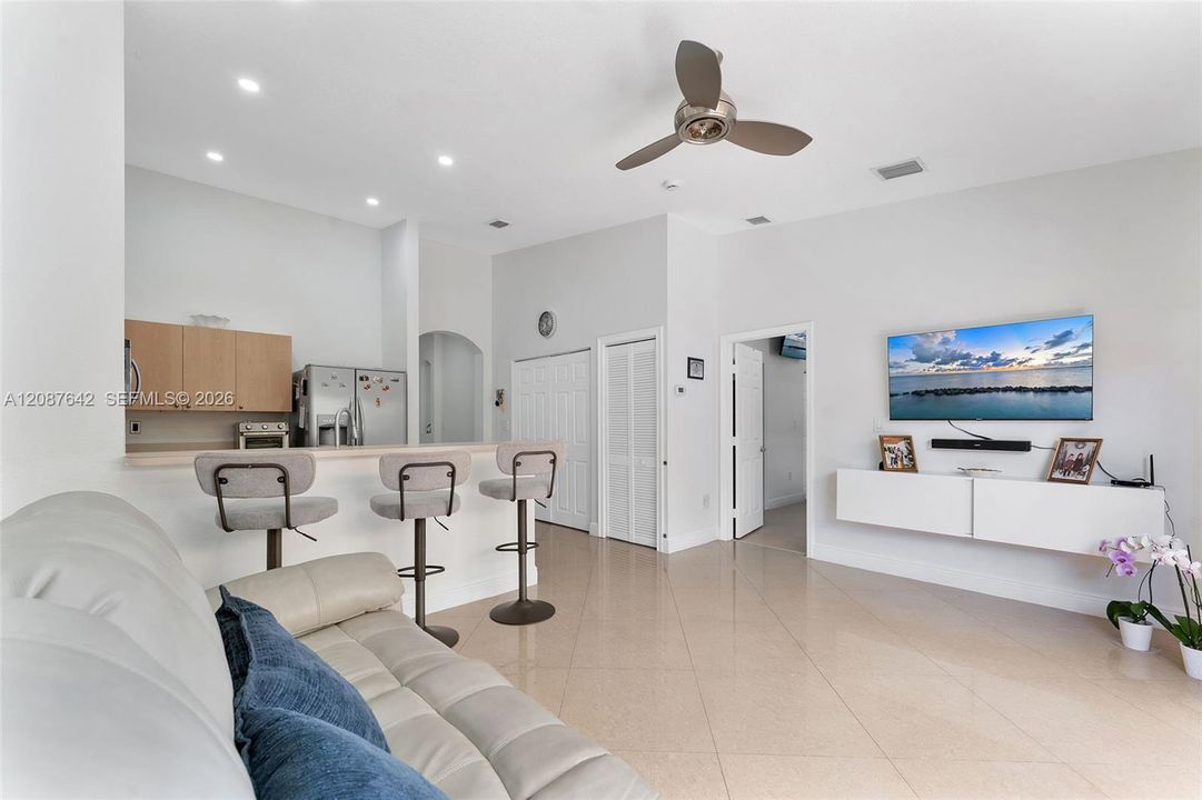 For Sale: $447,000 (3 beds, 2 baths, 1252 Square Feet)
