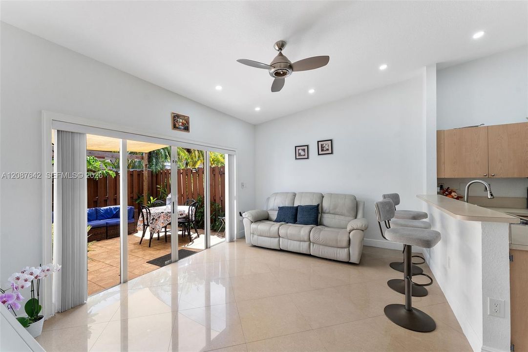 For Sale: $447,000 (3 beds, 2 baths, 1252 Square Feet)