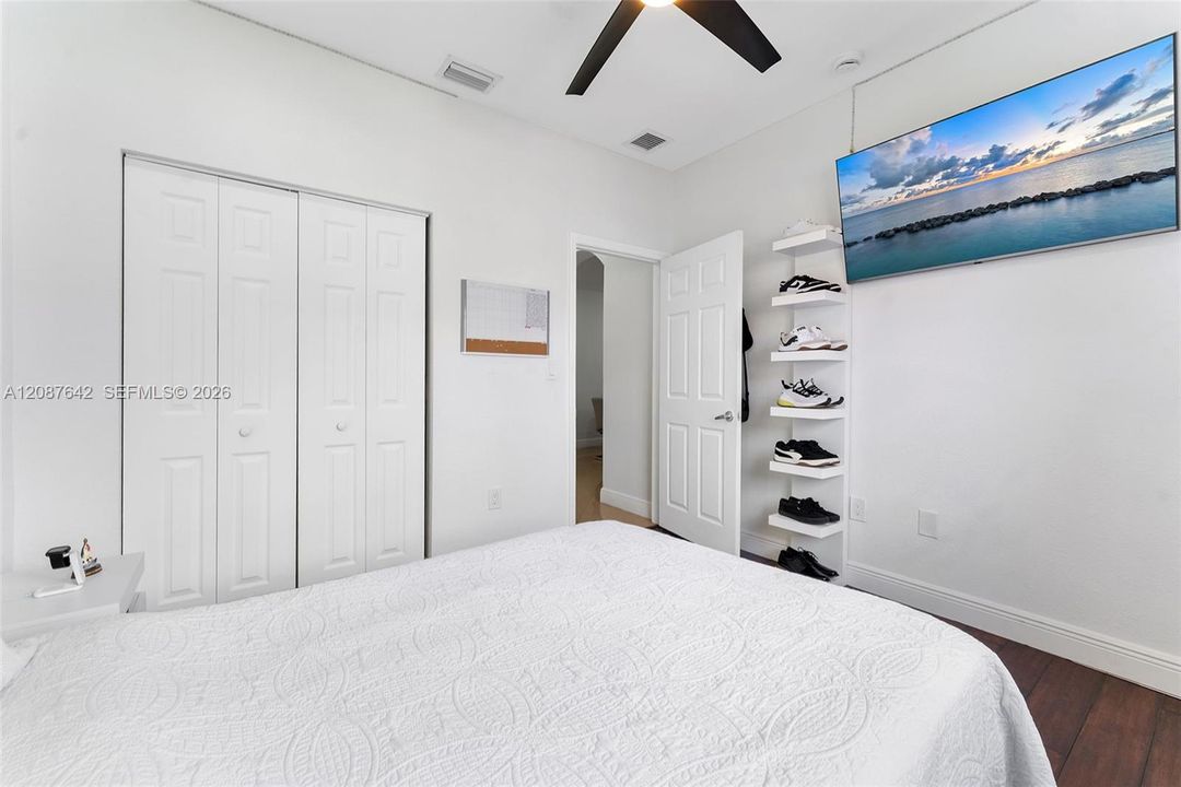 For Sale: $447,000 (3 beds, 2 baths, 1252 Square Feet)
