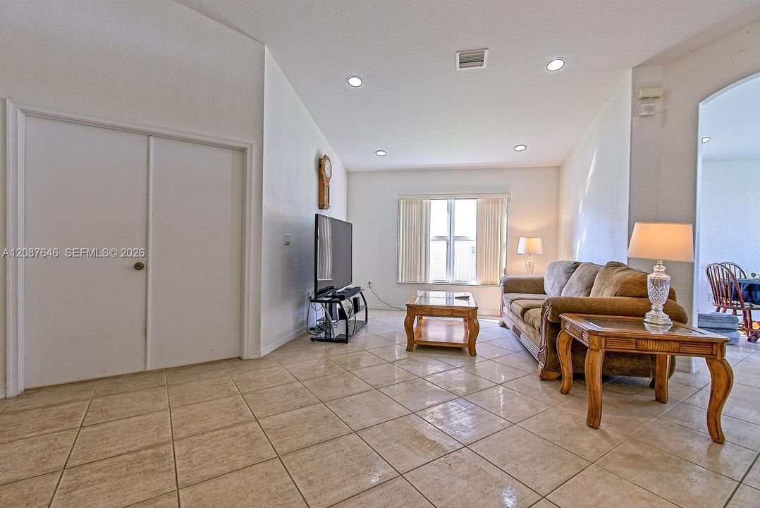 En Venta: $440,000 (3 camas, 2 baños, 1483 Pies cuadrados)