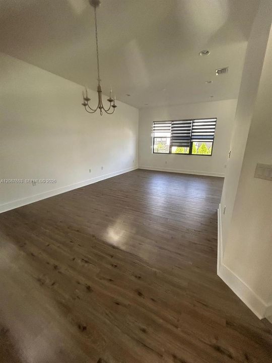 For Rent: $2,100 (3 beds, 2 baths, 1958 Square Feet)