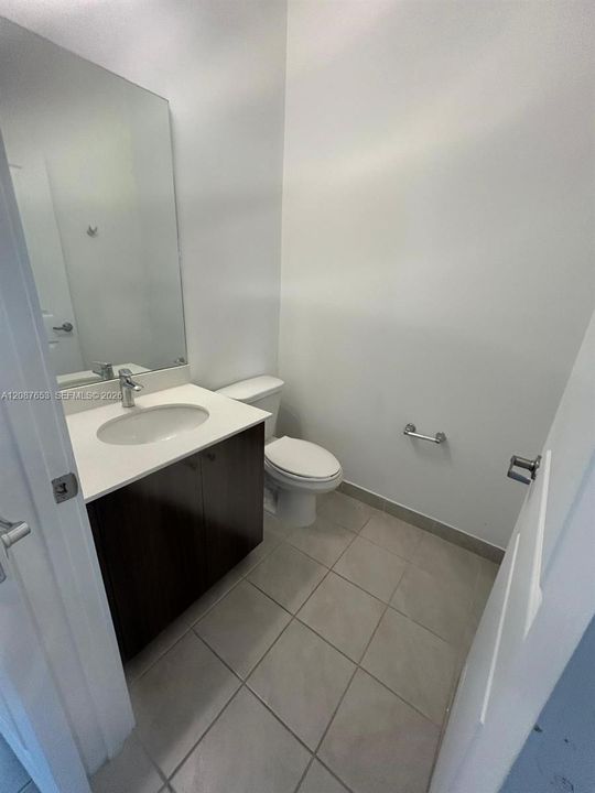 For Rent: $2,100 (3 beds, 2 baths, 1958 Square Feet)