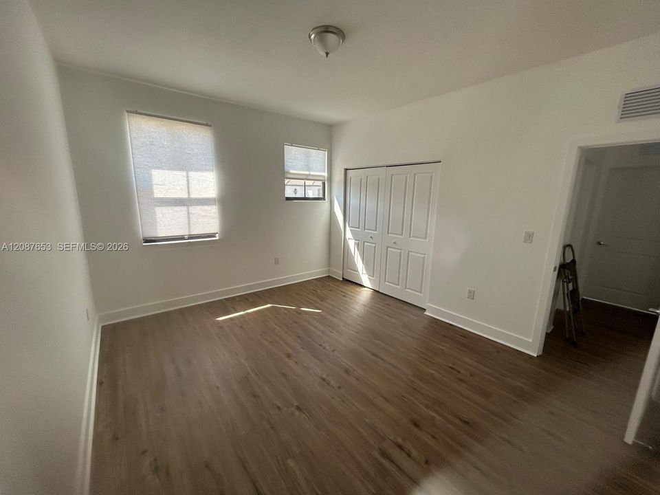 For Rent: $2,100 (3 beds, 2 baths, 1958 Square Feet)