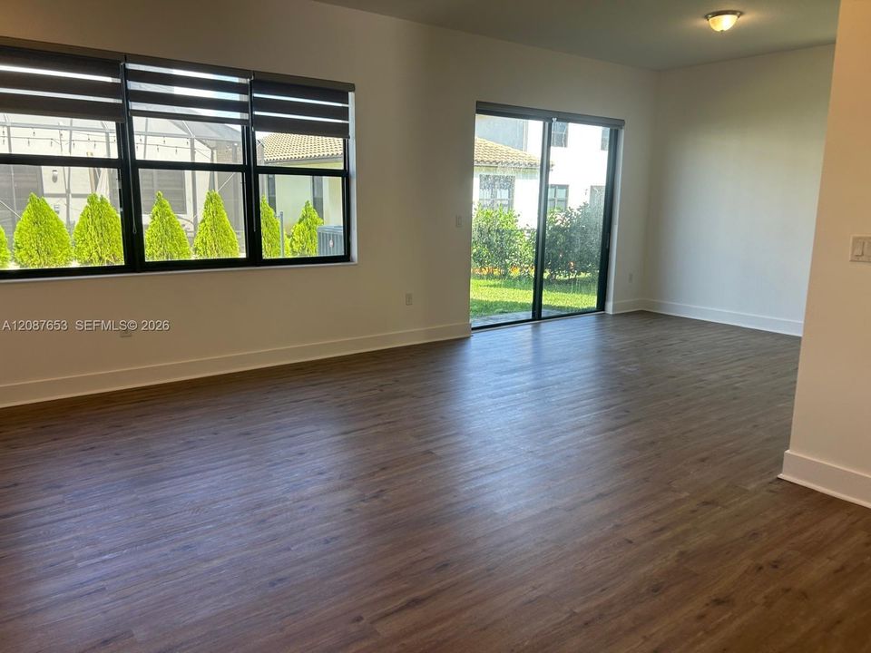For Rent: $2,100 (3 beds, 2 baths, 1958 Square Feet)