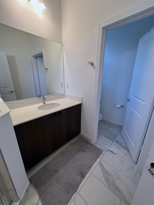 For Rent: $2,100 (3 beds, 2 baths, 1958 Square Feet)