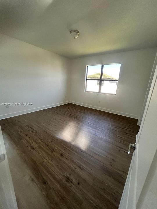 For Rent: $2,100 (3 beds, 2 baths, 1958 Square Feet)