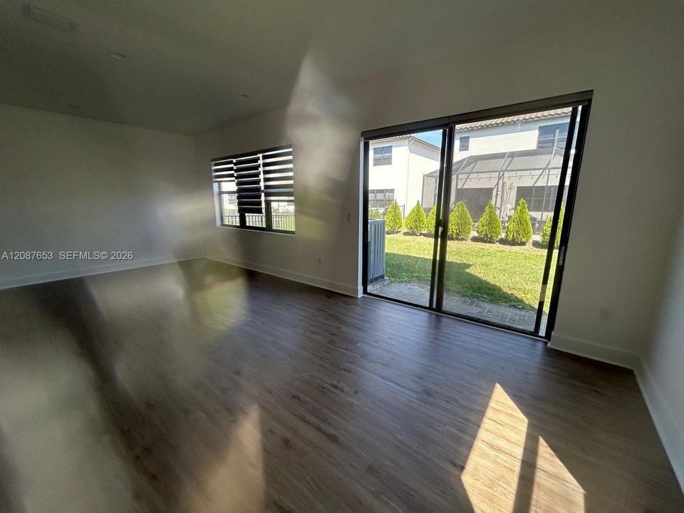 For Rent: $2,100 (3 beds, 2 baths, 1958 Square Feet)