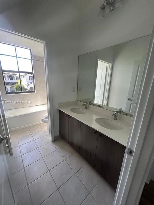For Rent: $2,100 (3 beds, 2 baths, 1958 Square Feet)