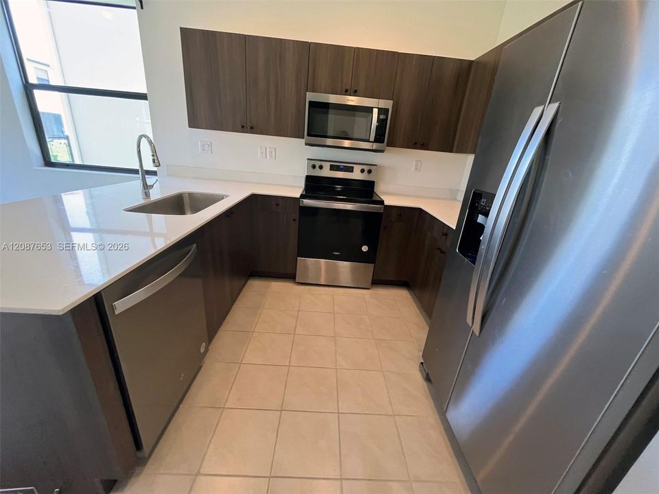 For Rent: $2,100 (3 beds, 2 baths, 1958 Square Feet)