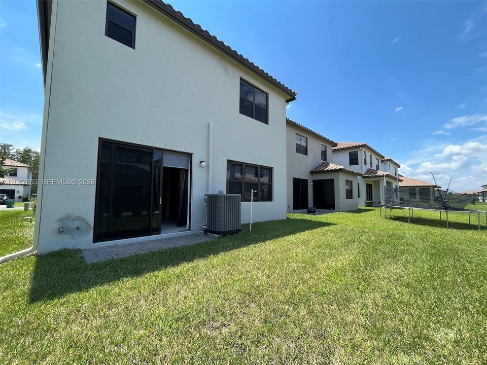 For Rent: $2,100 (3 beds, 2 baths, 1958 Square Feet)