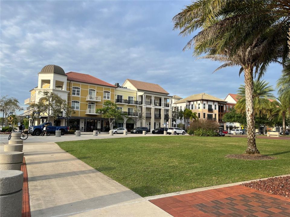 For Rent: $2,100 (3 beds, 2 baths, 1958 Square Feet)