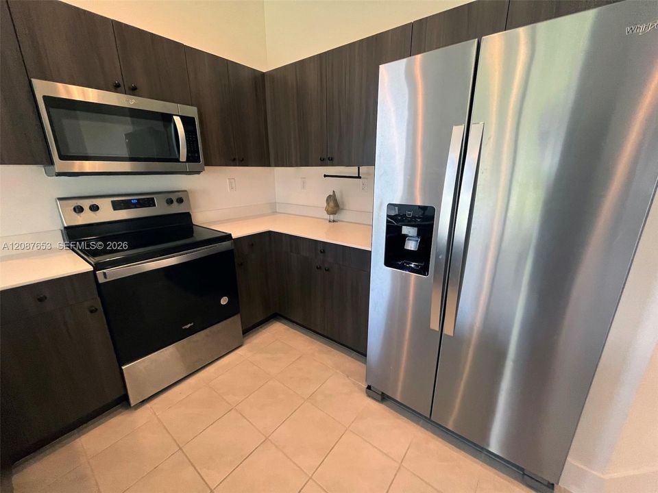 For Rent: $2,100 (3 beds, 2 baths, 1958 Square Feet)