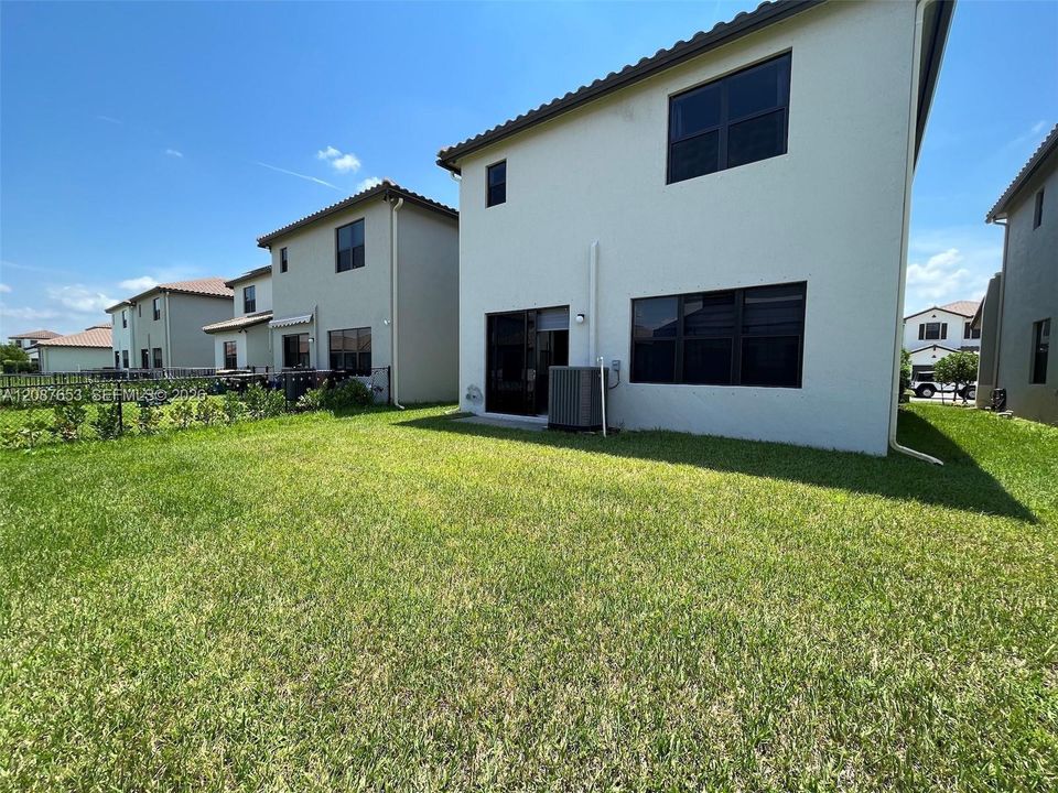 For Rent: $2,100 (3 beds, 2 baths, 1958 Square Feet)