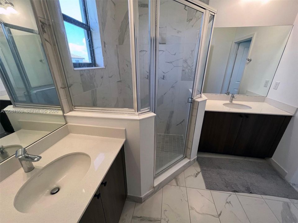 For Rent: $2,100 (3 beds, 2 baths, 1958 Square Feet)