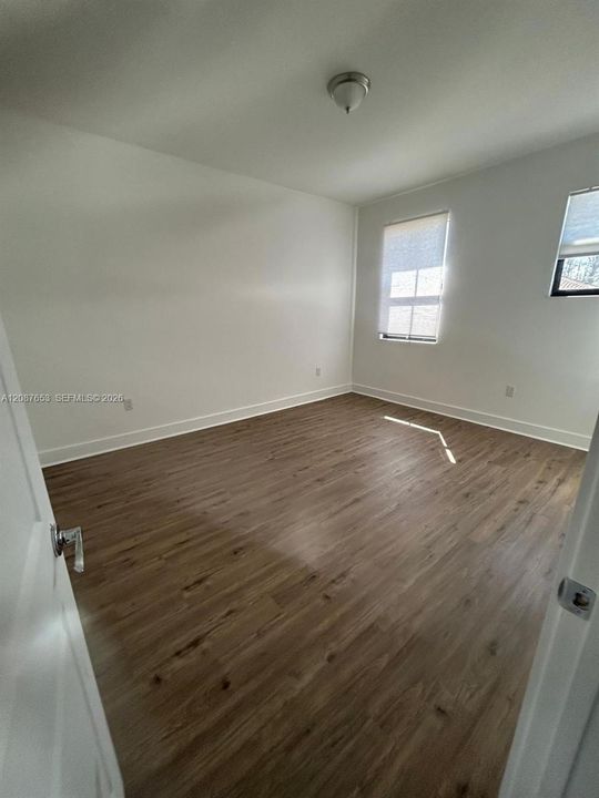 For Rent: $2,100 (3 beds, 2 baths, 1958 Square Feet)