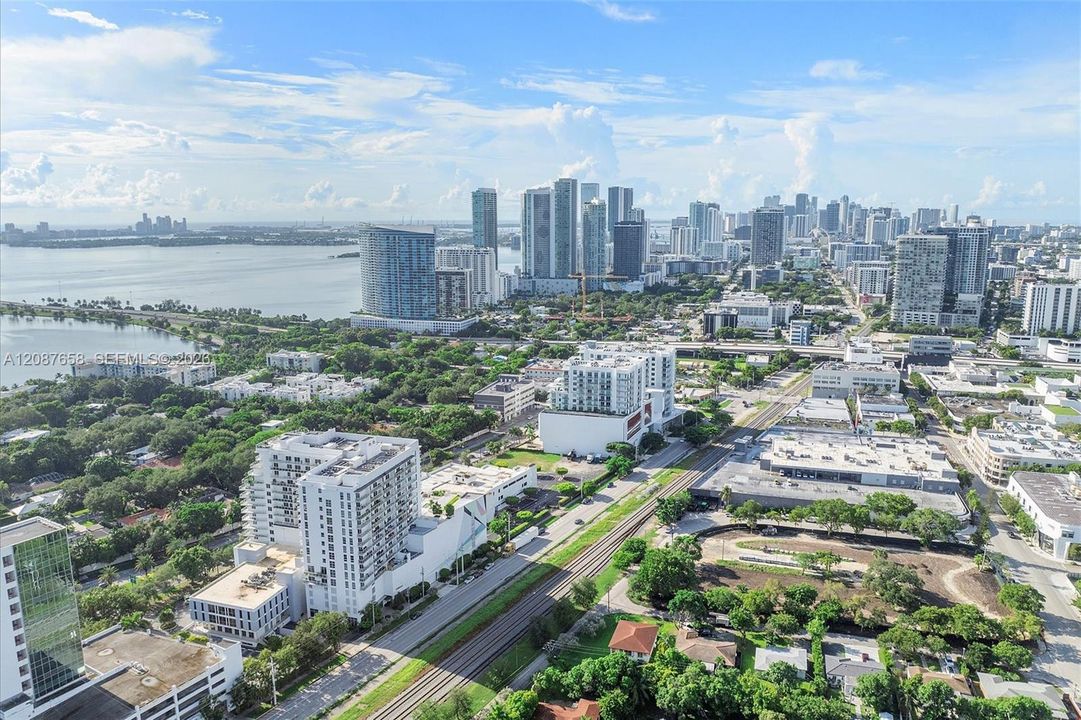For Sale: $425,000 (1 beds, 1 baths, 730 Square Feet)
