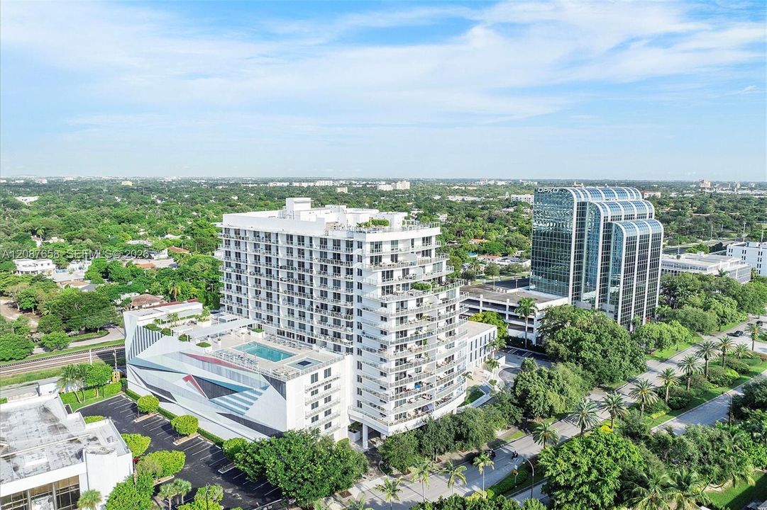 For Sale: $425,000 (1 beds, 1 baths, 730 Square Feet)