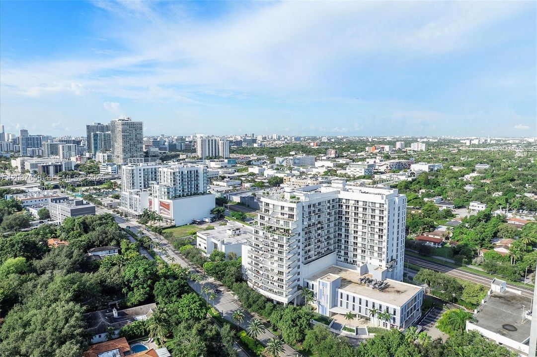 For Sale: $425,000 (1 beds, 1 baths, 730 Square Feet)