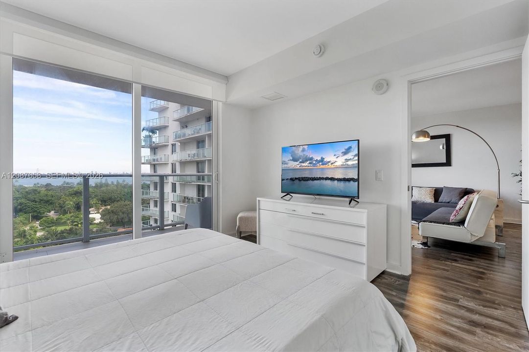 For Sale: $425,000 (1 beds, 1 baths, 730 Square Feet)