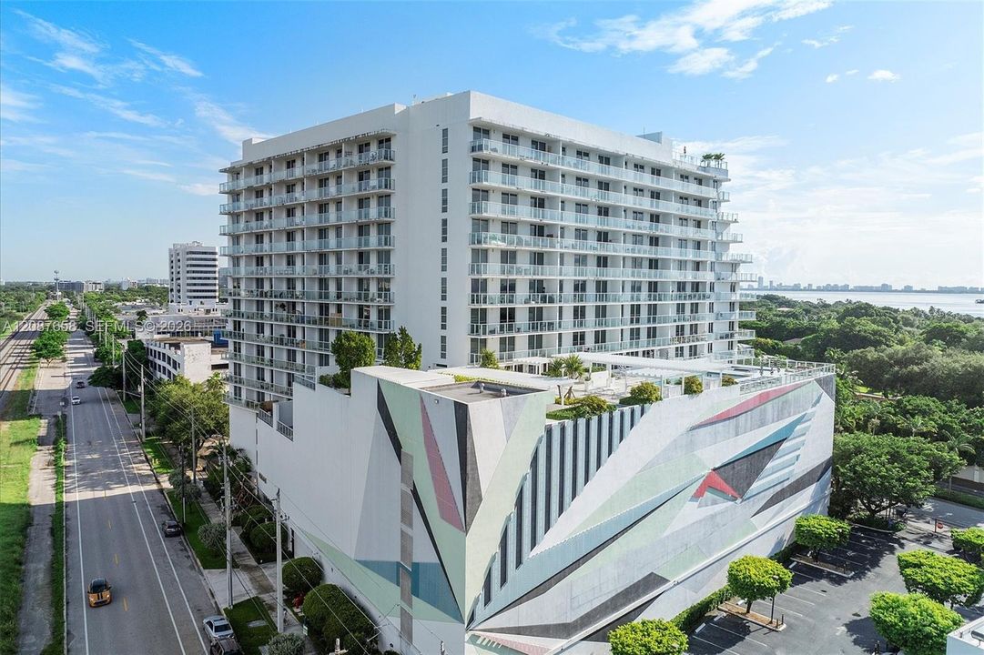 For Sale: $425,000 (1 beds, 1 baths, 730 Square Feet)