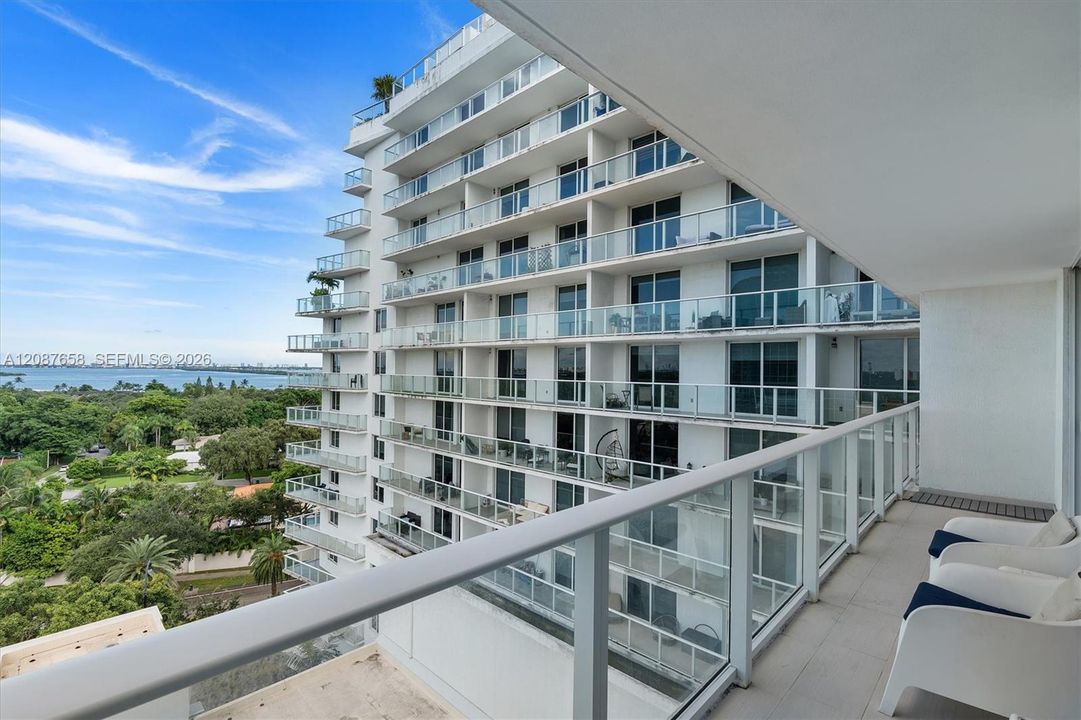 For Sale: $425,000 (1 beds, 1 baths, 730 Square Feet)