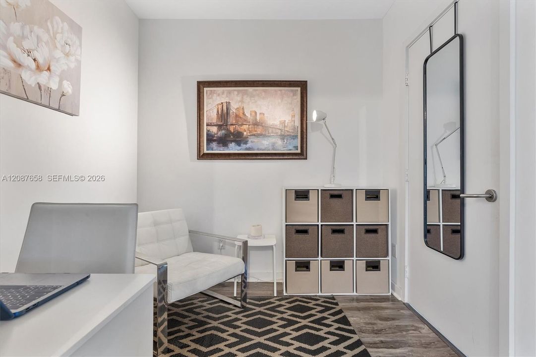 For Sale: $425,000 (1 beds, 1 baths, 730 Square Feet)