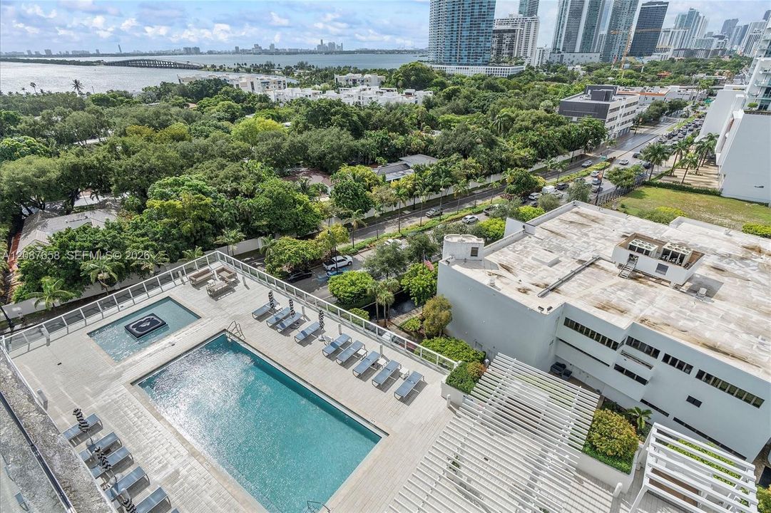 For Sale: $425,000 (1 beds, 1 baths, 730 Square Feet)